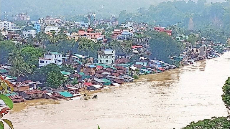 দক্ষিণ ভাসিয়ে বন্যা যাচ্ছে উত্তর-পূর্বে...