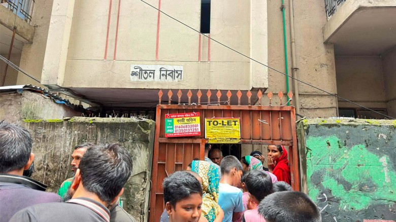 কলাবাগানে স্ত্রী ও শাশুড়িকে ছুরিকাঘাতে হত্যা...