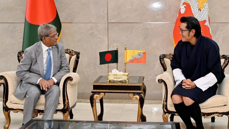 ঢাকায় ভুটানের রাজার যাত্রাবিরতি, সৌজন্য সাক্ষাৎ করলেন রাষ্ট্