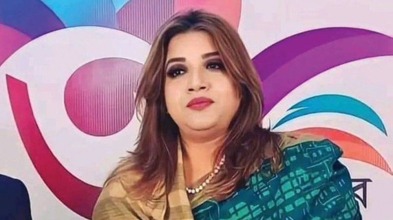 বালুর বস্তা দিয়ে শামা ওবায়েদের গাড়িবহর আটকের অভিযোগ