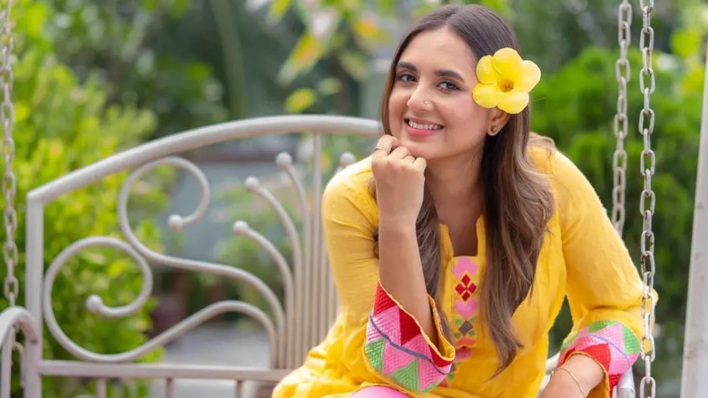 ব্রেন টিউমারের সফল অস্ত্রোপচার শেষে বাসায় তানিয়া বৃষ্টি