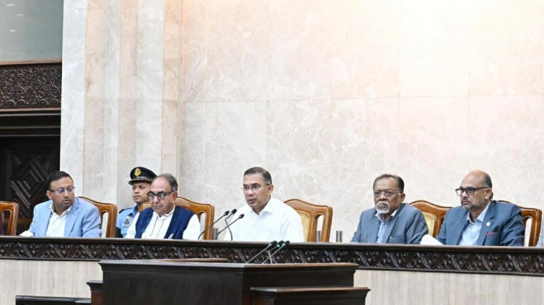 ছুটির দিনেও অফিস করছেন প্রধানমন্ত্রী