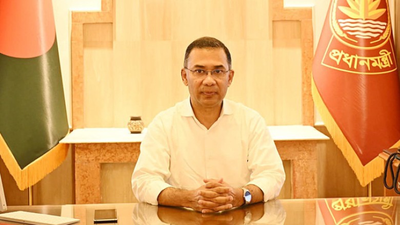 বিলবোর্ড-ব্যানারে নিজের ছবি দেখে সরানোর নির্দেশ প্রধানমন্ত্র