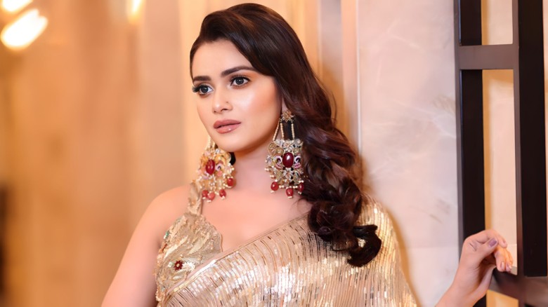 লাইভে এসে হুঁশিয়ারি তানজিন তিশার