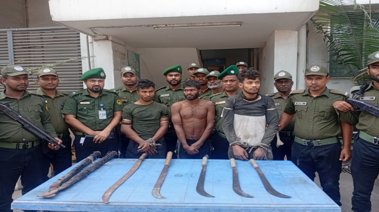 সীতাকুণ্ডে আনসার সদস্যদের বীরত্বে আবুল খায়ের রোলিং মিলসে ডাক