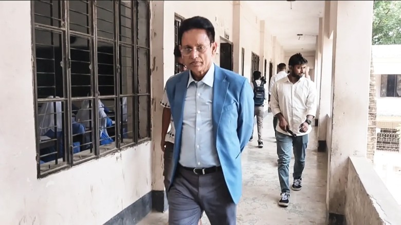 হঠাৎ এসএসসি পরীক্ষা কেন্দ্রে শিক্ষামন্ত্রী