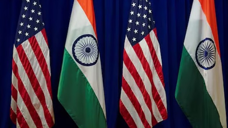 যুক্তরাষ্ট্র ছাড়ার কথা ভাবছেন ৪০ শতাংশ ভারতীয়, কিন্তু কেন