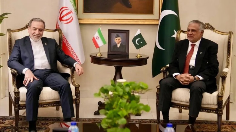 পাকিস্তানের পররাষ্ট্রমন্ত্রীর সঙ্গে আব্বাস আরাগচির বৈঠক