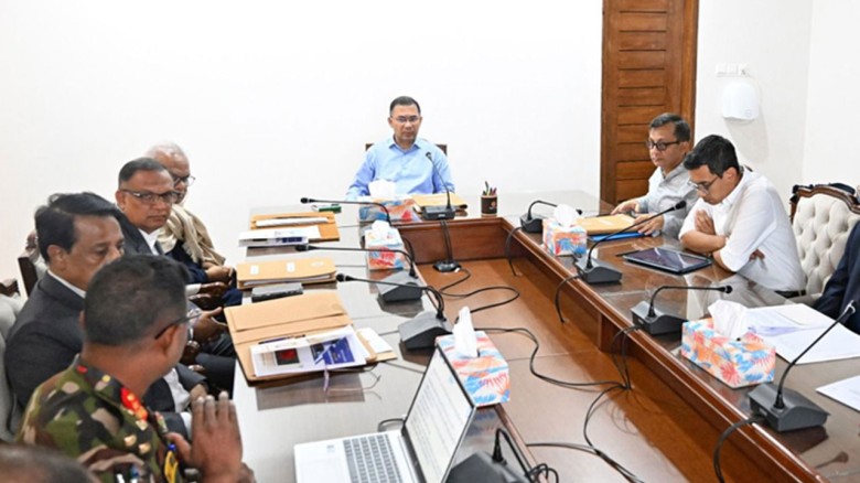 প্রধানমন্ত্রীর সঙ্গে বস্ত্র ও পাট মন্ত্রণালয়ের কর্মকর্তাদের 