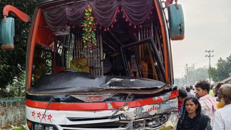ত্রিমুখী সংঘর্ষে প্রাণ গেল ট্রাক্টর চালকের