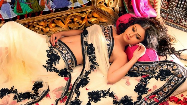বড় দুঃসংবাদ দিলেন ‘নাগিন’ খ্যাত অভিনেত্রী, গোপনীয়তা রক্ষার অ