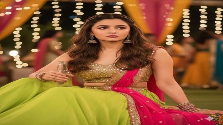 কান মাতাতে ফ্রান্সের পথে আলিয়া ভাট