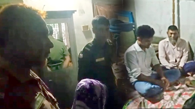 যশোরে আনসার-ভিডিপির তৎপরতায় স্কুলছাত্রীর বাল্যবিবাহ প্রতিরোধ...