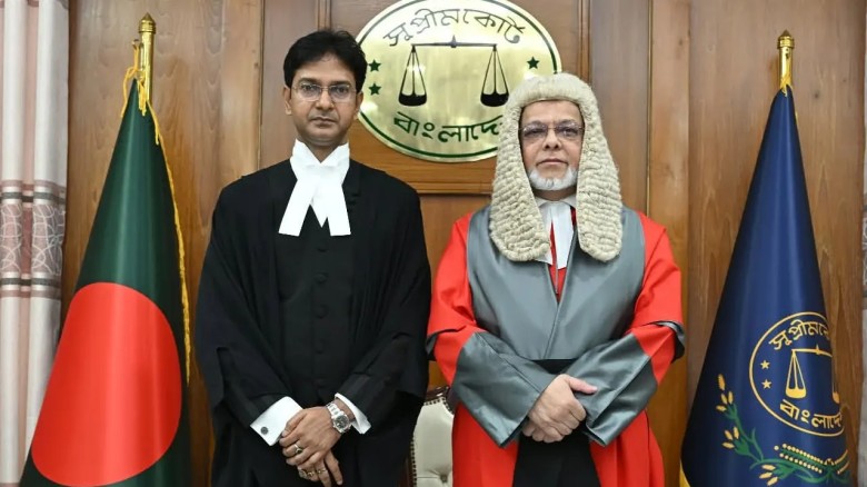 হাইকোর্টের স্থায়ী বিচারপতি হিসেবে শপথ নিলেন দেবাশীষ রায় চৌধু