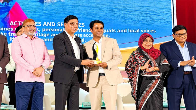 সালাহউদ্দীন সুমন পেলেন বর্ষসেরা ট্যুরিজম কনটেন্ট ক্রিয়েটর প