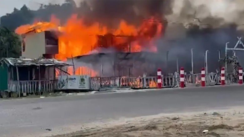 কক্সবাজারে রিসোর্টে ভয়াবহ আগুন, পাঁচজনের মরদেহ উদ্ধার